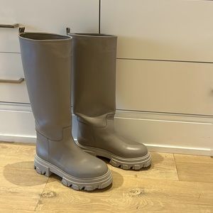 Gia X Pernille Teisbaek